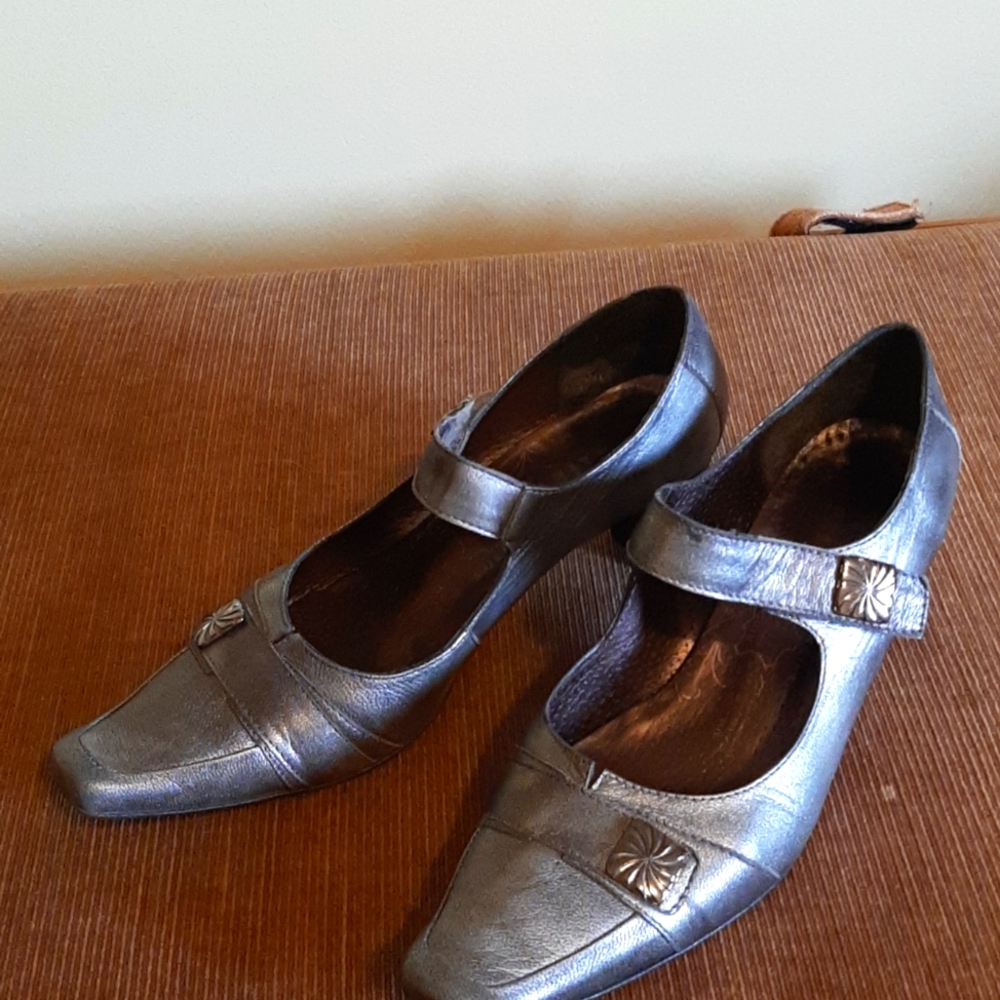 Silver leather, leather lined heals size 37